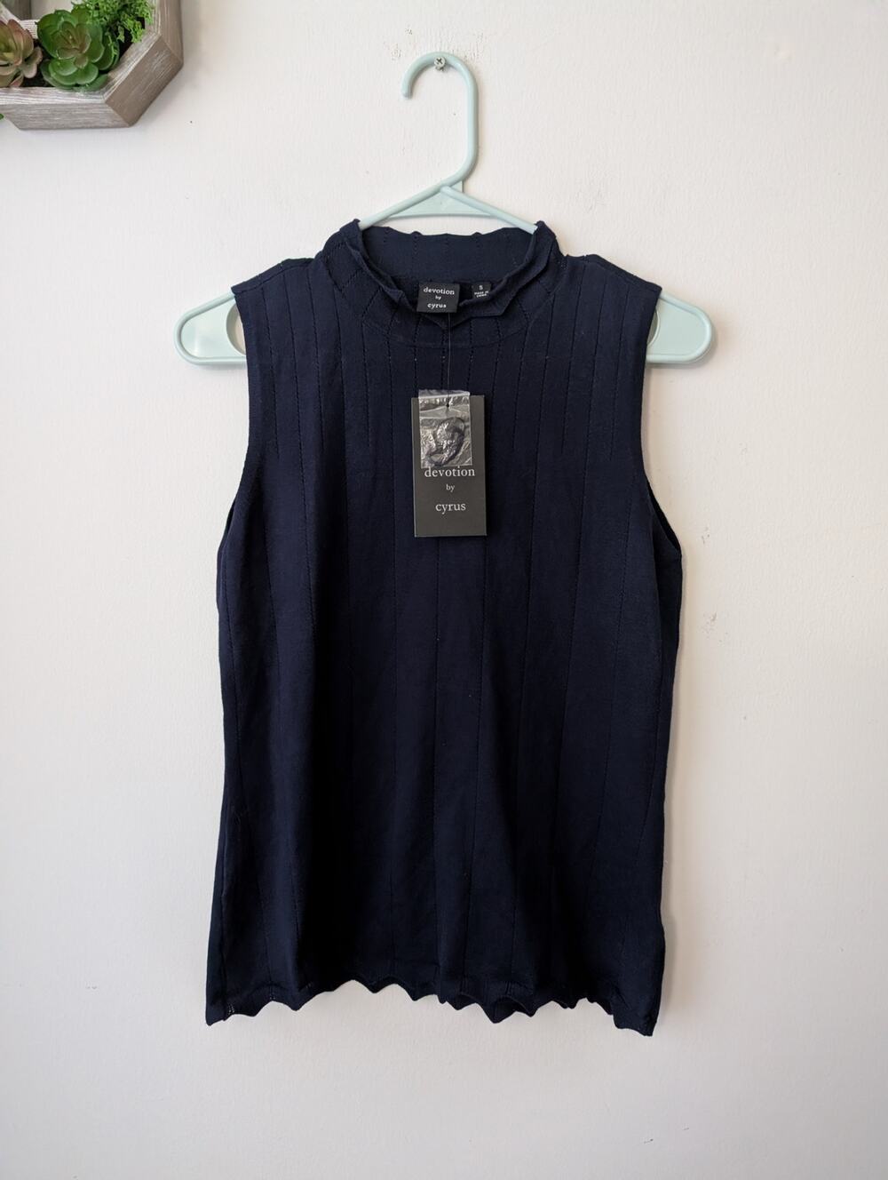 nwt devotion by cyrus stretch knit top